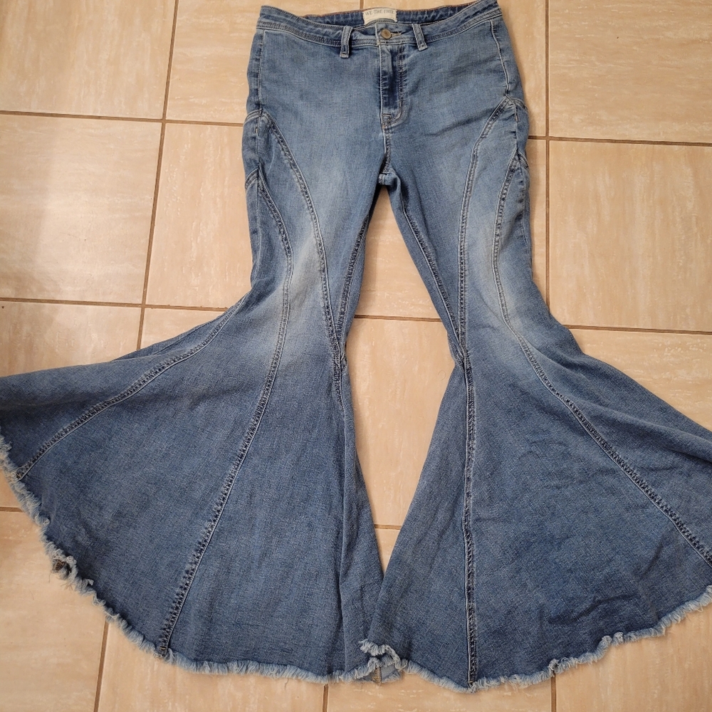 We The Free Twirl On Denim Bell Bottom Jeans Size 27